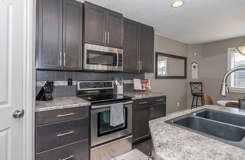 Southwest Edmonton House | Beautiful and spacious 3 bedroom home in Windermere, Edmonton
