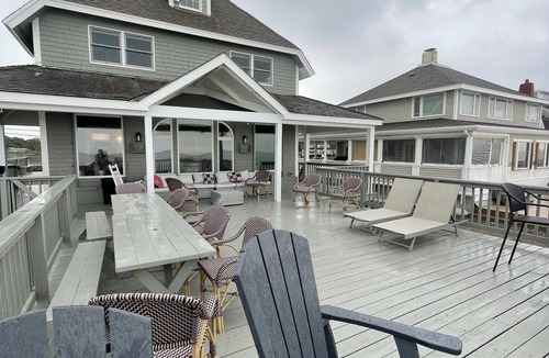 Minot House | Beautiful beach front home