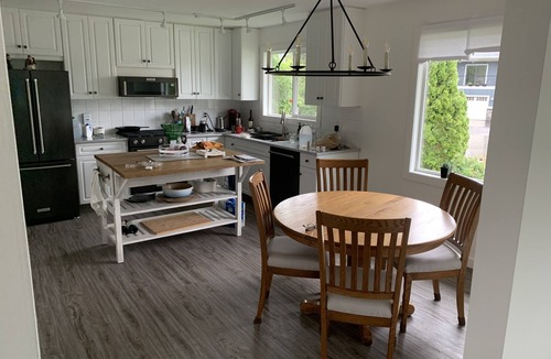 Central Okanagan House | Beautiful Beach House, Family fun!