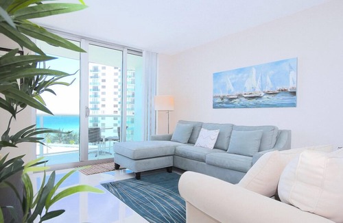 Hollywood Apartment | Beautiful Beachfront Apartment! Near major shopping centers, rest & casinos