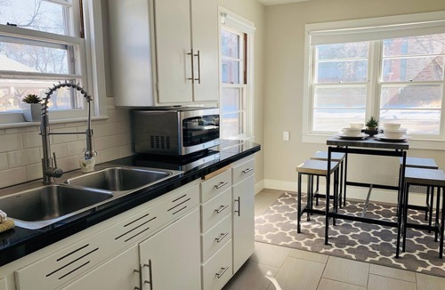 University North Condo | Beautiful Bungalow Next to CSU -FREE Cruiser Bikes