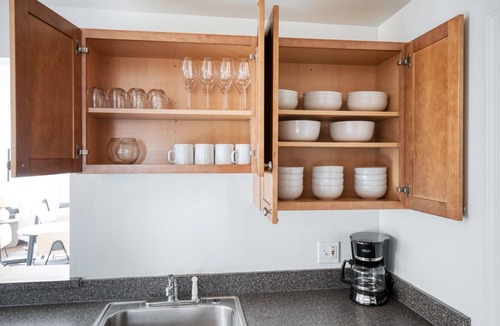 Central Square Apartment | Beautiful Central Square 2BR nr T, by Blueground