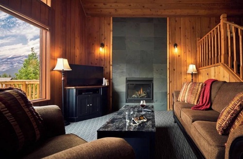 Canmore Ski Chalet | Beautiful Chalet in the Mountains with Pool and Hot Tubs