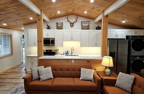 Bath Cabin | Beautiful Cozy Cabin with Hot Tub and Fire Pit near Haverhill, New Hampshire