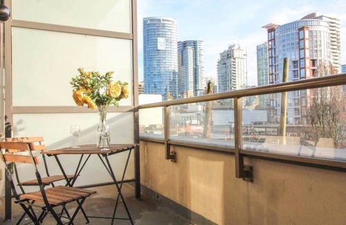Downtown Vancouver Apartment | Beautiful Downtown Unit