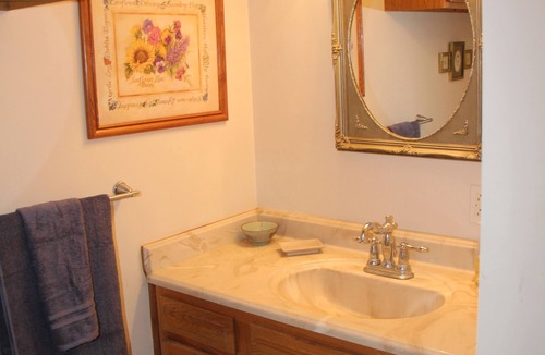 Norton Apartment | Beautiful Garden Apartment Easy Access to Akron, Cleveland, and Amish Country