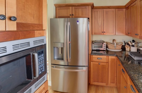 Thornton House | Beautiful home in Owl’s Nest close to River/Lake