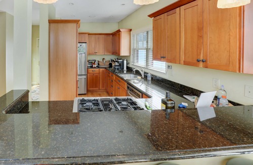 Thornton House | Beautiful home in Owl’s Nest close to River/Lake
