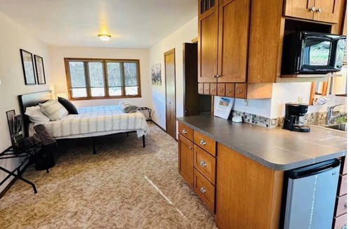 Rapid City House | Beautiful Home W/Guest Home, sleeps 13 Bike Garage