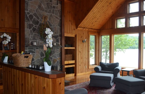 Whitefield House | Beautiful Home With Mountain Views And 100' Of Water frontage - Skiing close by