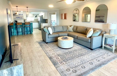 Florida North Atlantic Coast Condo | Beautiful Intracoastal Condo with Pool - walk to the beach! 90 day min