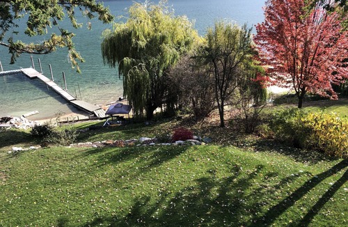 Nelson House | Beautiful Lakefront Suite Minutes from town !
