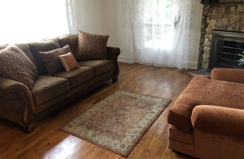 Chardon House | Beautiful Last minute house to rent for solar eclipse weekend