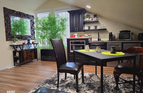 Calgary-Edmonton Corridor House | Beautiful LOFT SUITE, Private Guest House located in Hamlet of Mirror.