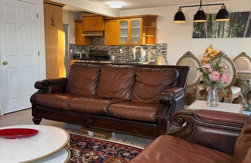 Calgary House | Beautiful & Luxurious 3 Bedroom Home Near All Amenities!
