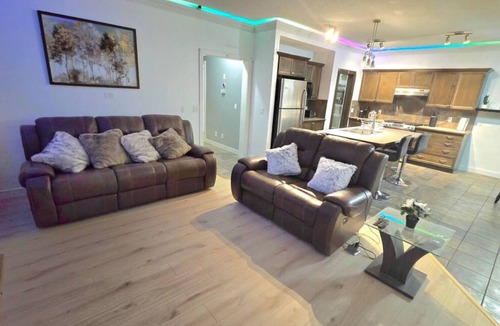 Cochrane House | Beautiful Modern Home 4BDR near Banff + Skiing!