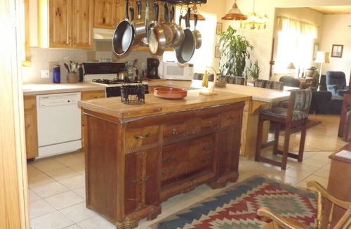 Montrose House | Beautiful Mountain Views on Loghill Mesa. Stay 7 nights, get 13 % discount.