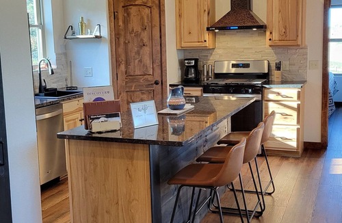 Piedmont Cabin | Beautiful Newly Constructed Cottage with Sauna & Views!