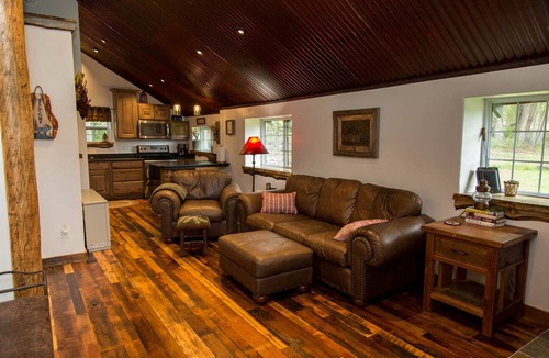 South Fork Cabin | Beautiful Newly Remodeled Log Cabin at Tiny Timbers Resort!