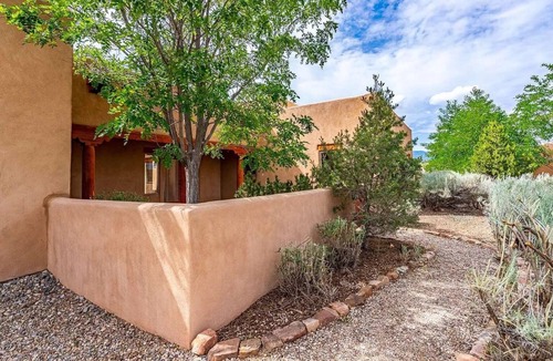 Taos House | Beautiful Oasis in Taos w/Hot Tub. Great for long term stays!