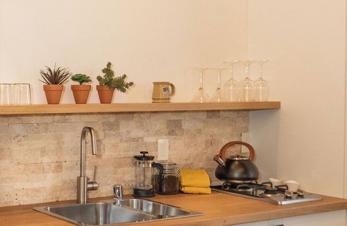 Taos House | Beautiful One Bedroom Casita with View of Taos Mountain
