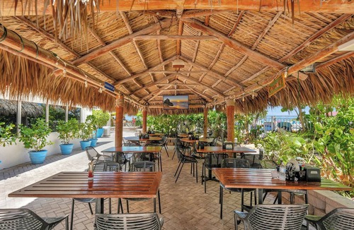 Bermuda Riviera Condo | Beautiful room steps from the Beach