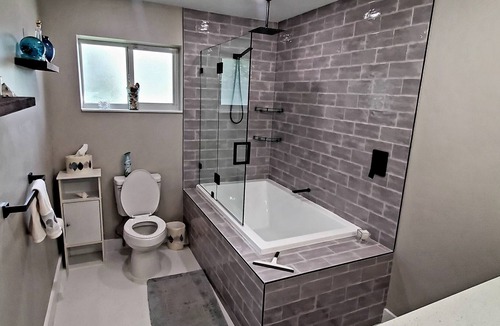 Garden Isles House | Beautiful South FL Oasis. 2/2 Charming Home with pool. 3 miles from the beach.