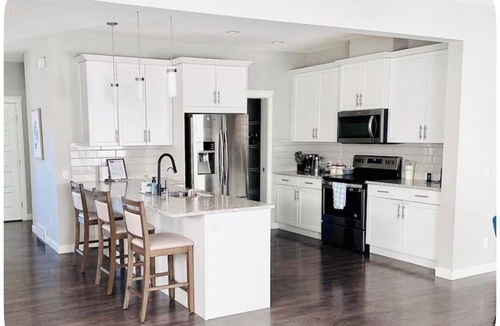 Calgary House | Beautiful Spacious Family Home Near YYC Airport