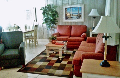 Central Beach Apartment | Beautiful studio unit at resort, sleeps 4