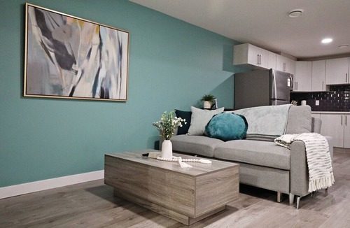 Southwest Edmonton Condo | Beautiful Suite King Bed|Long Stays|Disney|Airport