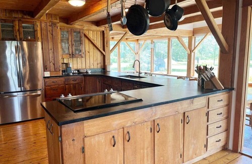 New Haven House | Beautiful timber frame just minutes to Middlebury!