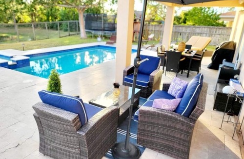 Jensen Beach House | Beautiful upgraded home in Jensen Beach with lake view, heated pool and jacuzzi