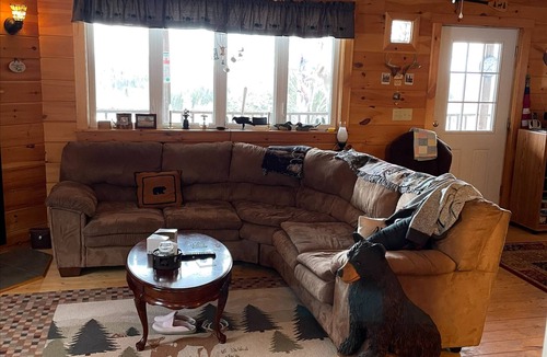 Eastern Vermont House | Beautiful views. Sleeps 6. Nearby stores & restaurants 20 Mins to Stowe.