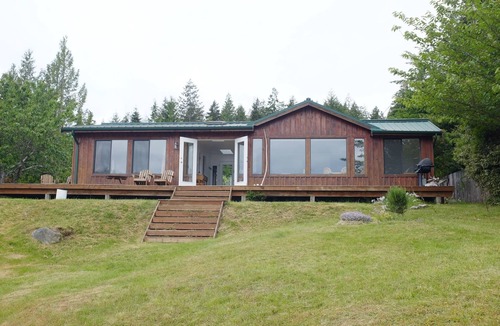 Cortes Island House | Beautiful Waterfront Home With Majestic Views