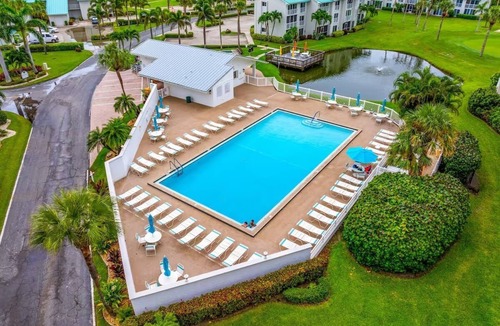 Fort Pierce Condo | Beautifully updated 2bed/2bath, steps to beach in OV, Fort Pierce, FL