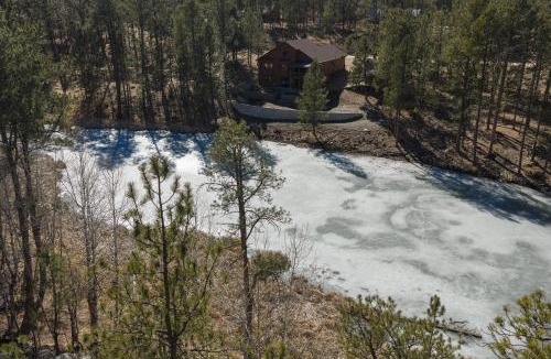 Custer House | Beaver Lake Pond & Pines Cabin