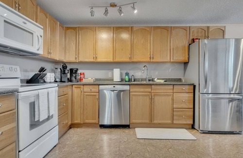 Sherwood Park Apartment | Bee - Cozy Sherwood Park Basement Suite