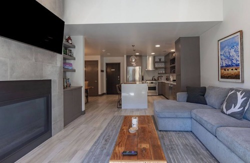 Jackson Condo | Bella's Mountain Vista | Prime Walk-to-Town 1BR Condo in Jackson Hole