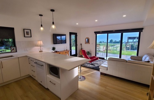 Okanagan-Similkameen House | Benchview Estate - pool, views, premium location! Licence # 00115339