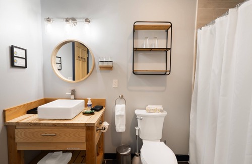 Hinesburg Hotel | Berry Sunrise - private room in a Cozy boutique hotel in Hinesburg, Vermont.