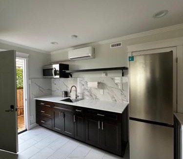 Downtown Vancouver Apartment | beside vancouver orchestra-vso at downtown condo