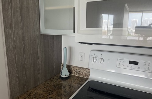Sunny Isles Beach Condo | Best location at Sunny Isles. 5 min walk to the beach.STR-02909