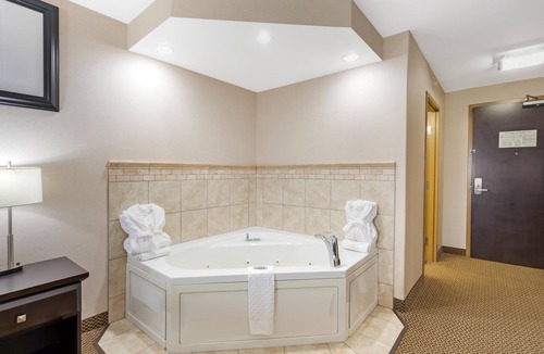 Bonnyville Hotel | Best Western Bonnyville Inn & Suites