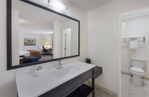 Clayton Hotel | Best Western Kokopelli Lodge