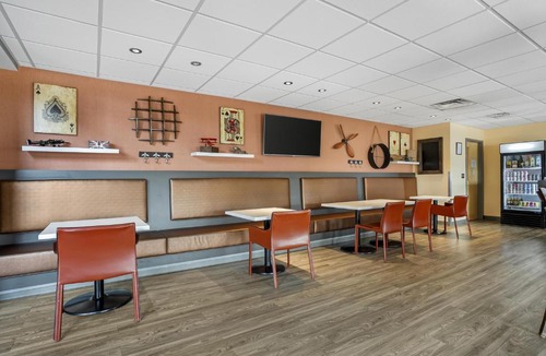 North Industrial Hotel | Best Western Plus Airport Inn & Suites
