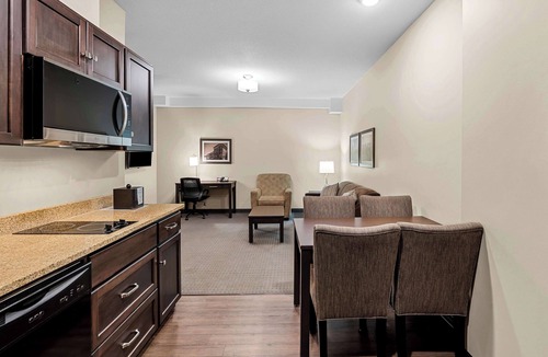 Lacombe Hotel | Best Western Plus Lacombe Inn & Suites