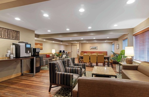 South Burlington Hotel | Best Western Plus Windjammer Inn & Conference Center