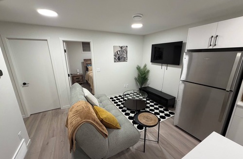 Southwest Edmonton Bed & Breakfast | BETA-SIGNATURE Air and B,20 Min from Edmonton International Airport.