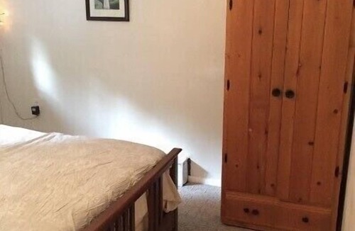 Rossland House | Big, Bright and Beautiful. Hot tub view suite