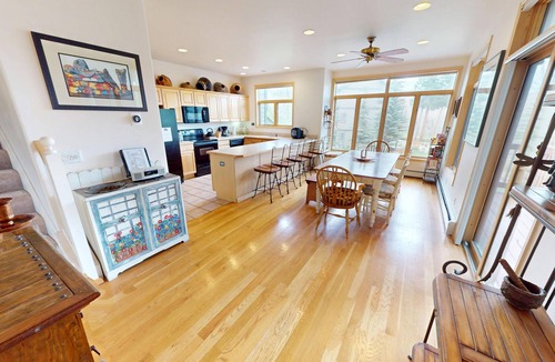 Frisco House | Big End Unit, Deck! Near Lake Trail. Easy Drive to Dining, Activities, Events